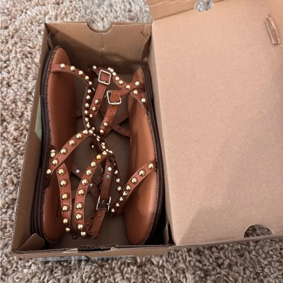 Portland boot company women’s studded, gold gladiator sandals, Size 8 1/2 - Picture 3 of 7